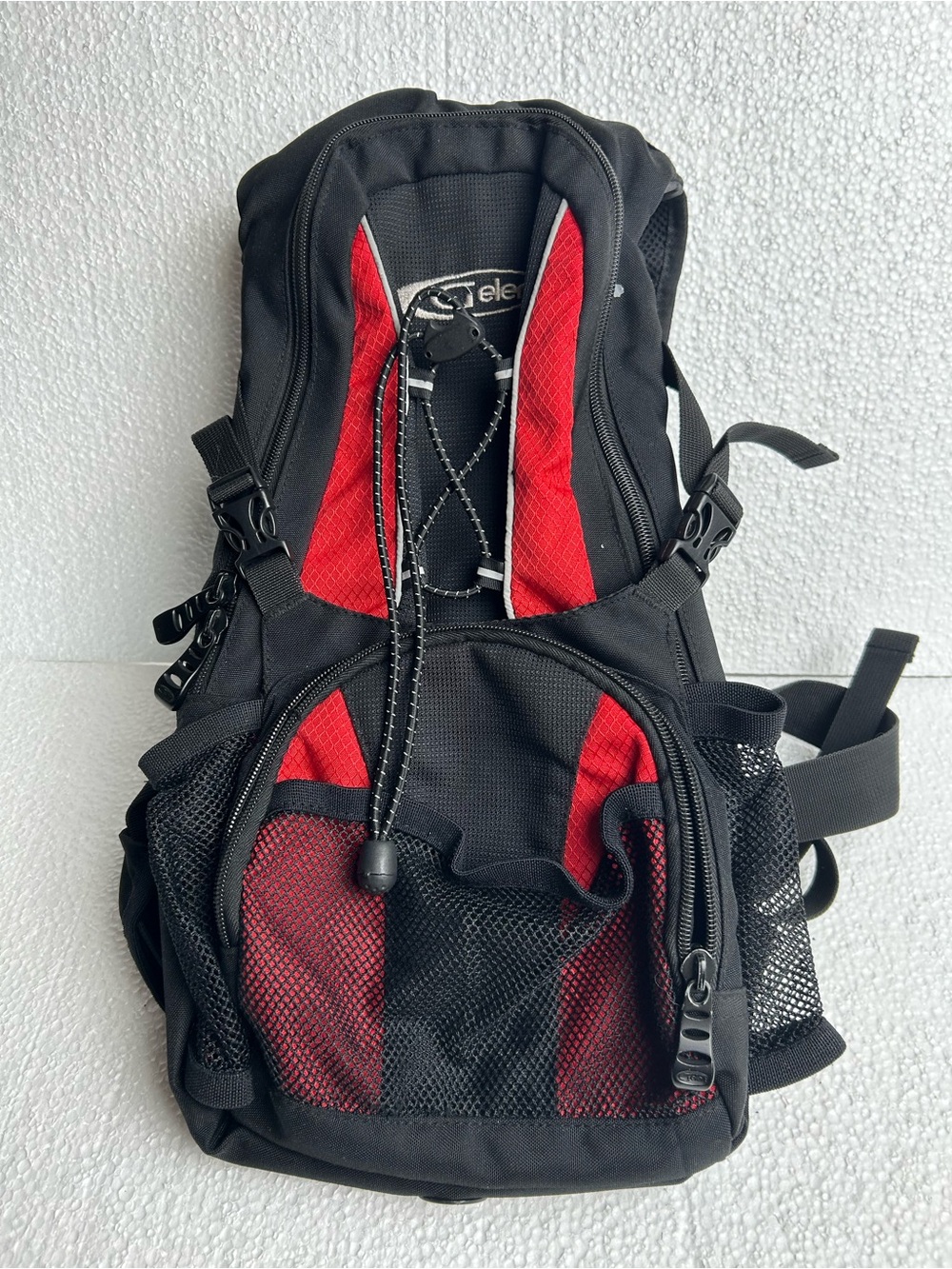 Gelert outdoor Black and Red Compact Men’s Backpack. Day pack for hiking